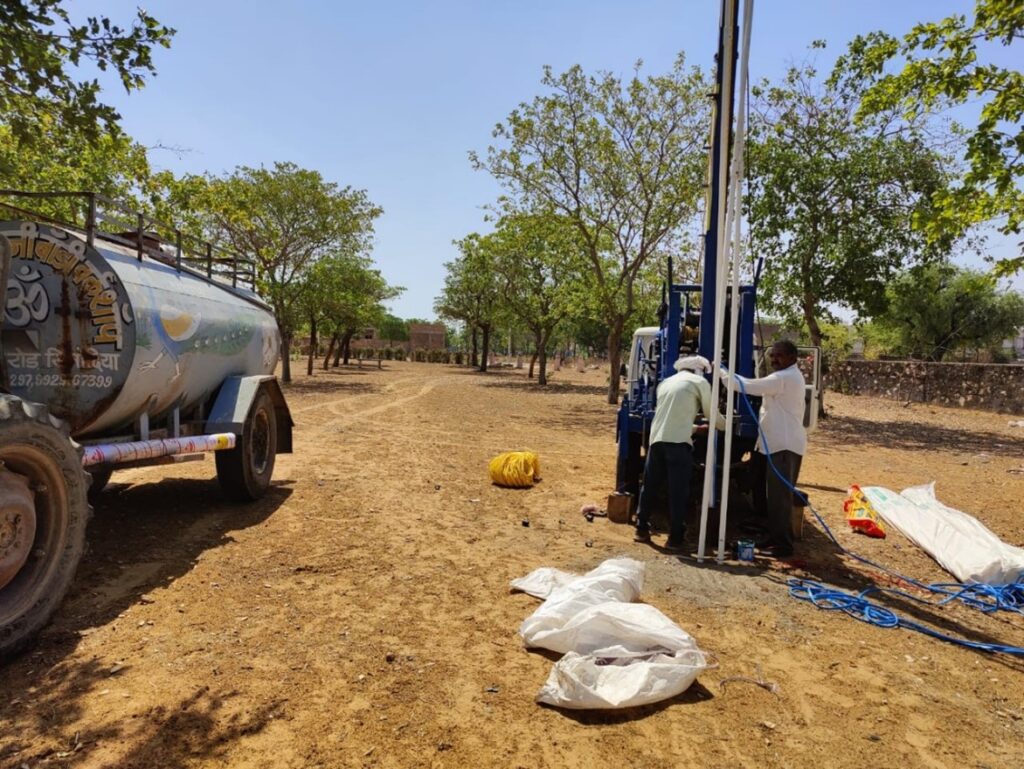 Motor installed in Tikona Park borewell at 400ft