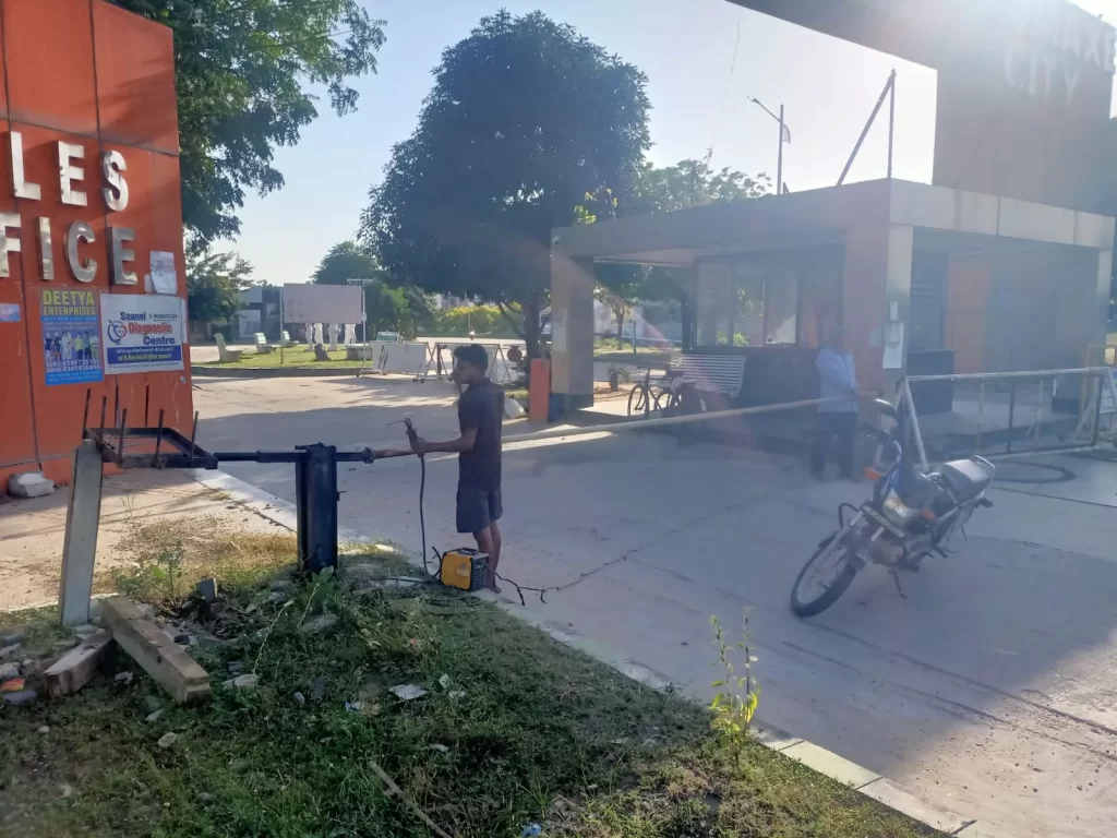 Improvised boom barrier